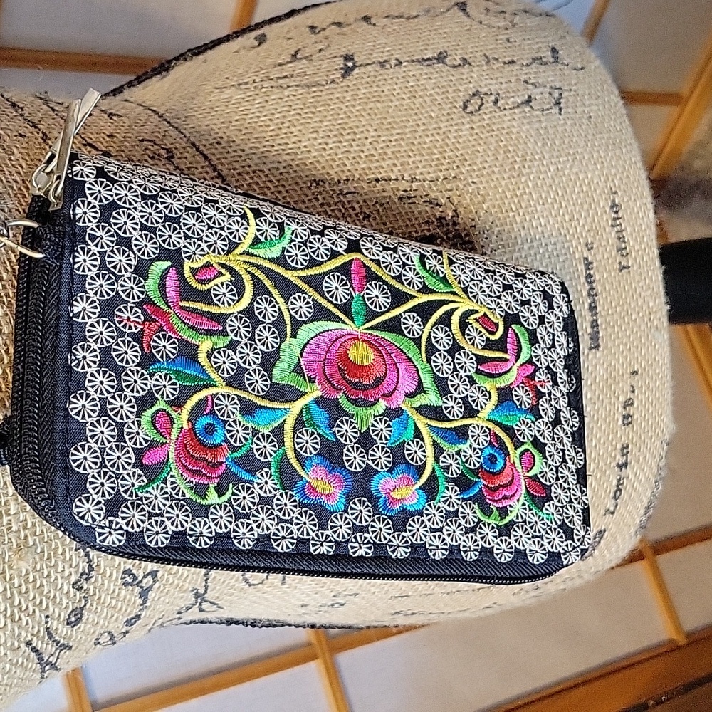 🌸 Floral 🌸Embroidered Crossbody Bag - Picture 5 of 6
